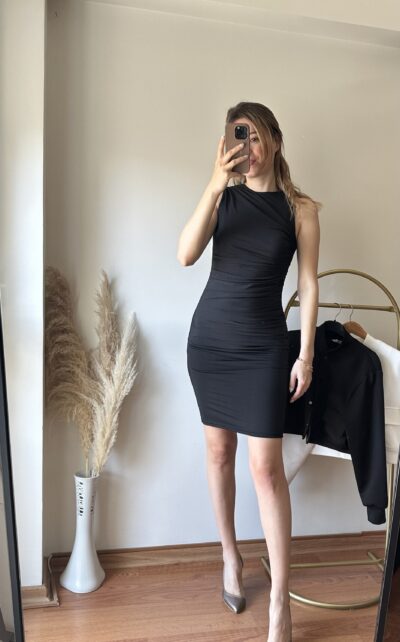 Siyah Büzgülü Elbise