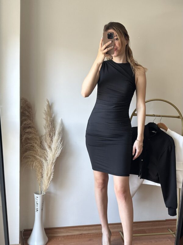 Siyah Büzgülü Elbise